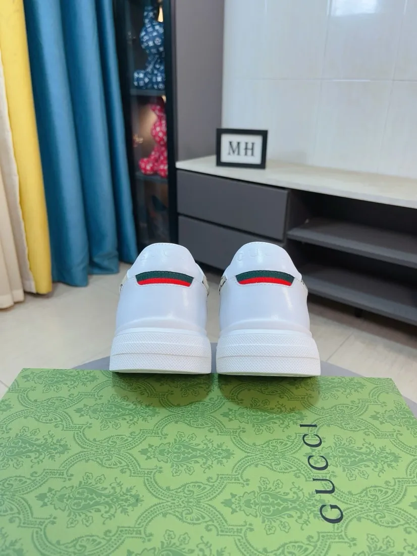 Men's shoes 💰400🌹🌹GUCCI [Gucci] New high-end brand of men's shoes, the latest fashionable casual men's shoes, trendy and versatile style, relaxed and sporty style, uppers imported from Italy, first-layer cowhide, genuine leather lining and ultra-fine workmanship. Original personalized fashionable rubber wear-resistant outsole, light and comfortable on the foot, size 38-44